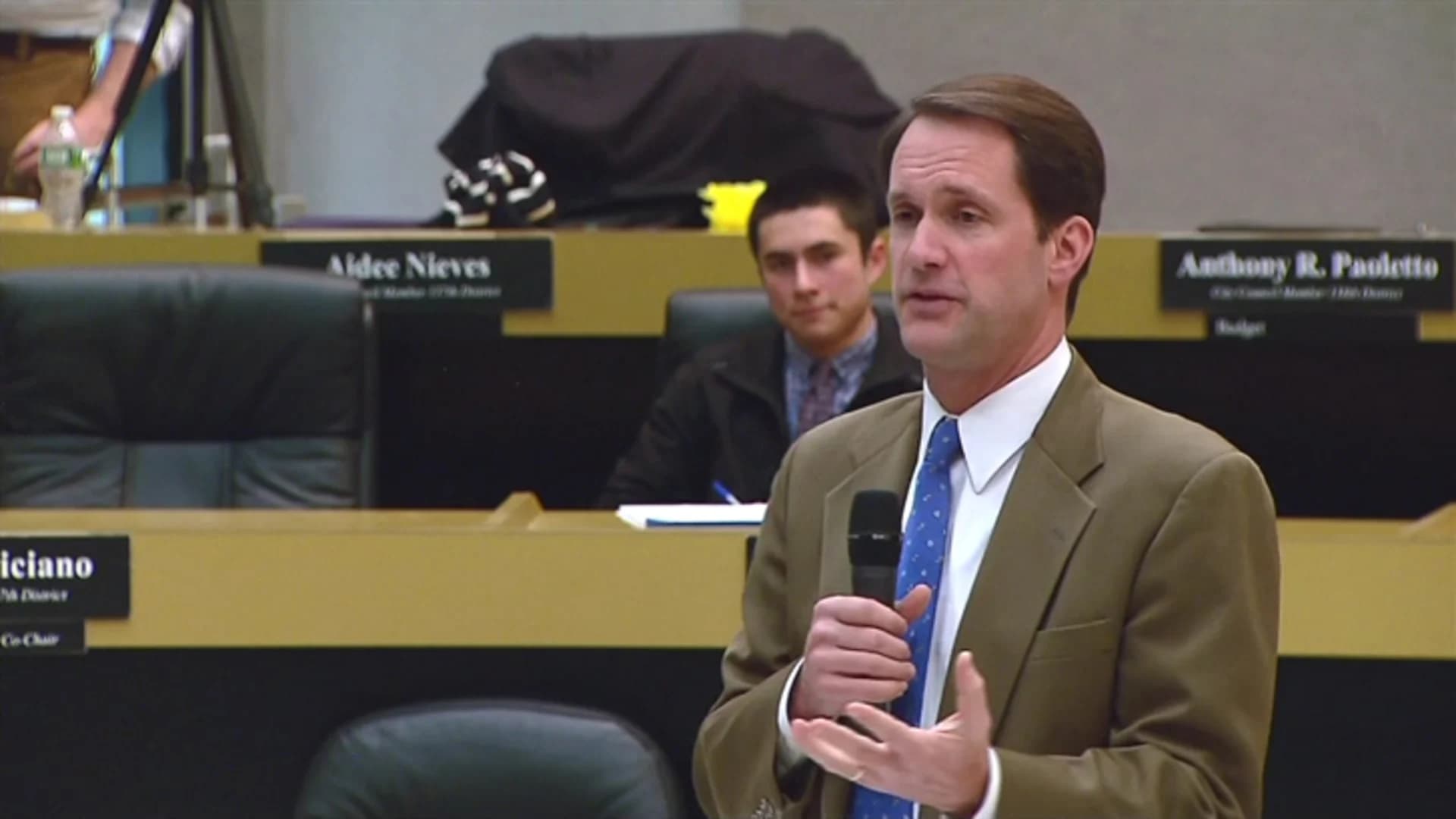 Rep. Himes holds town hall meeting in Bridgeport