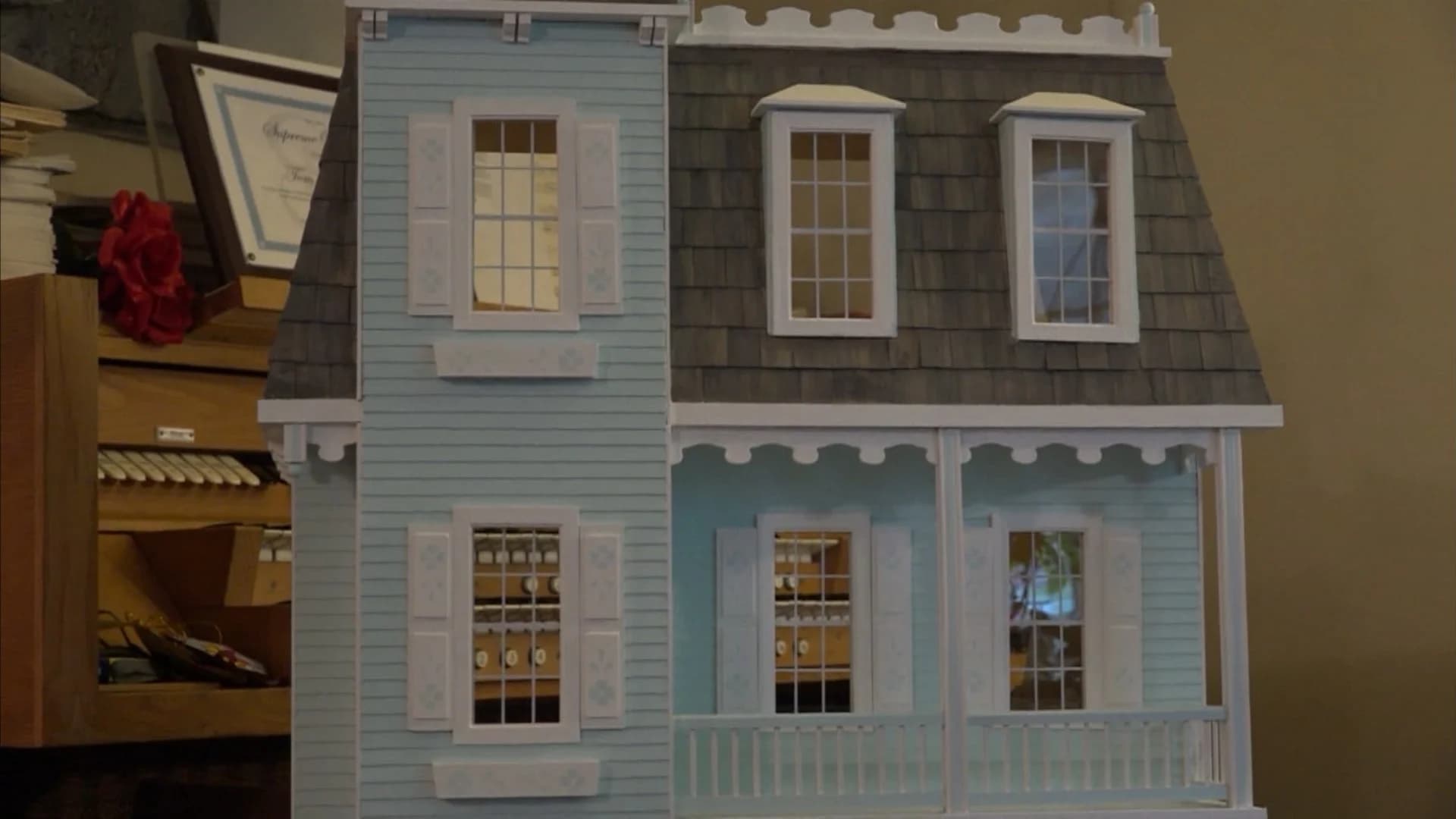 Veteran to auction off handmade dollhouse to benefit NY firefighter