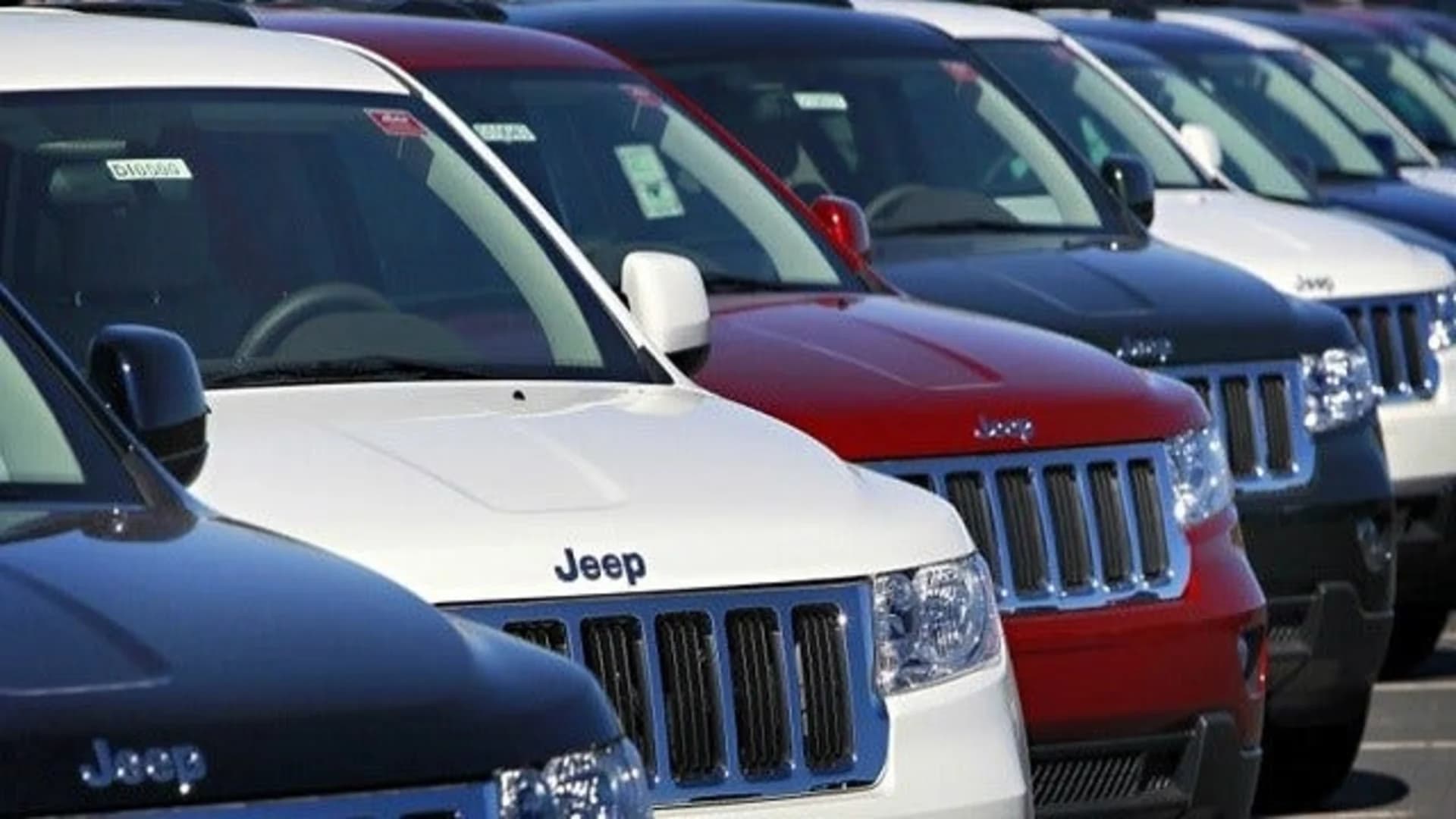 Fiat Chrysler recalls 710k SUVs; braking could be limited
