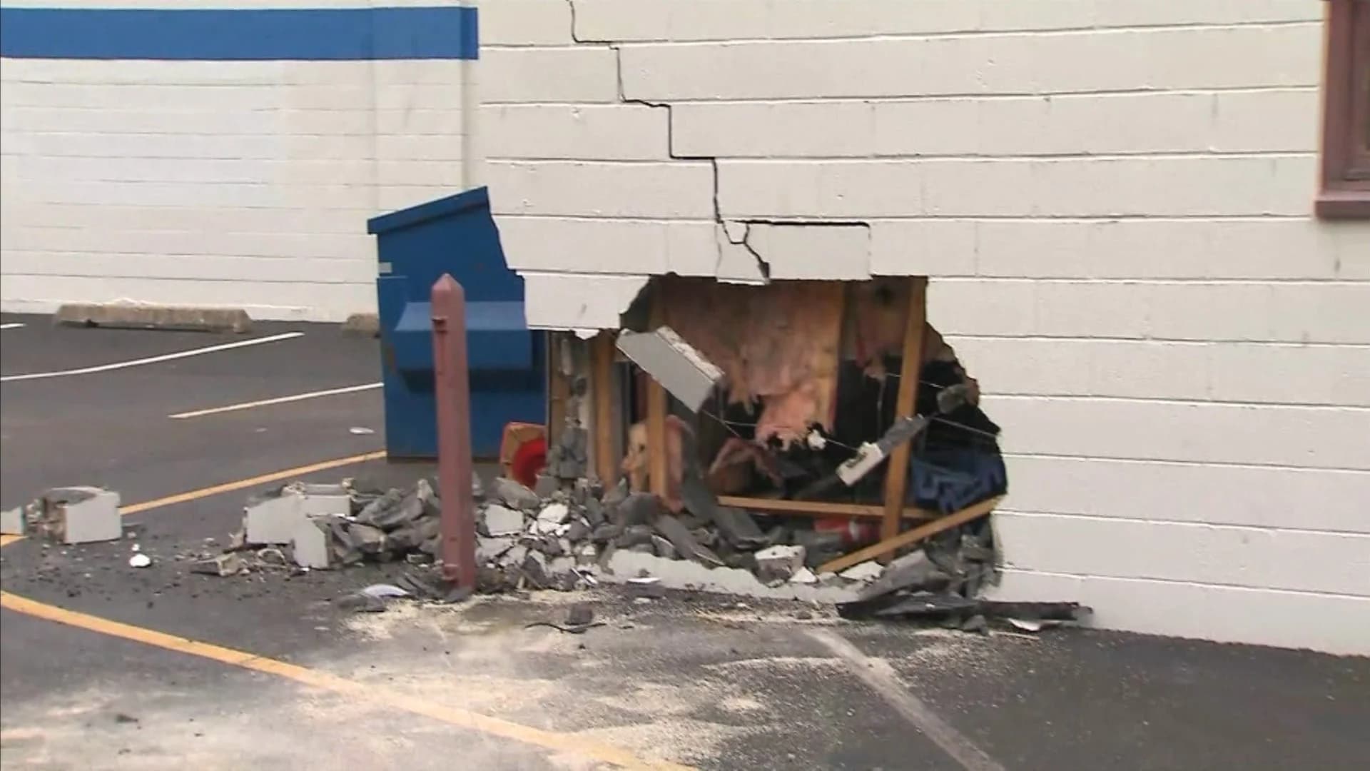 Driver crashes into Majestic Lanes bowling alley in Woodbridge