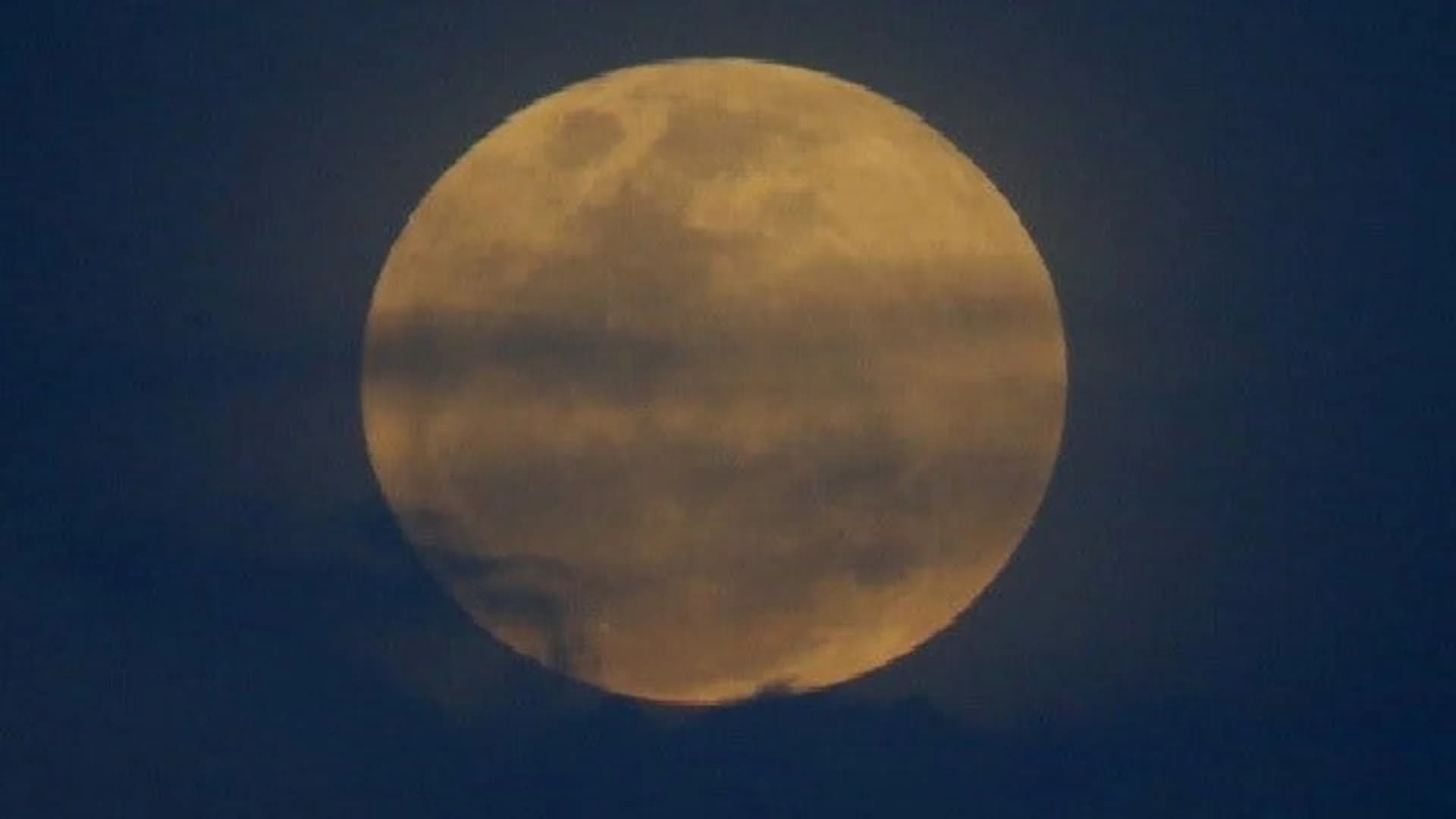 Lunar Trifecta: 1st super blue blood moon in 35 years