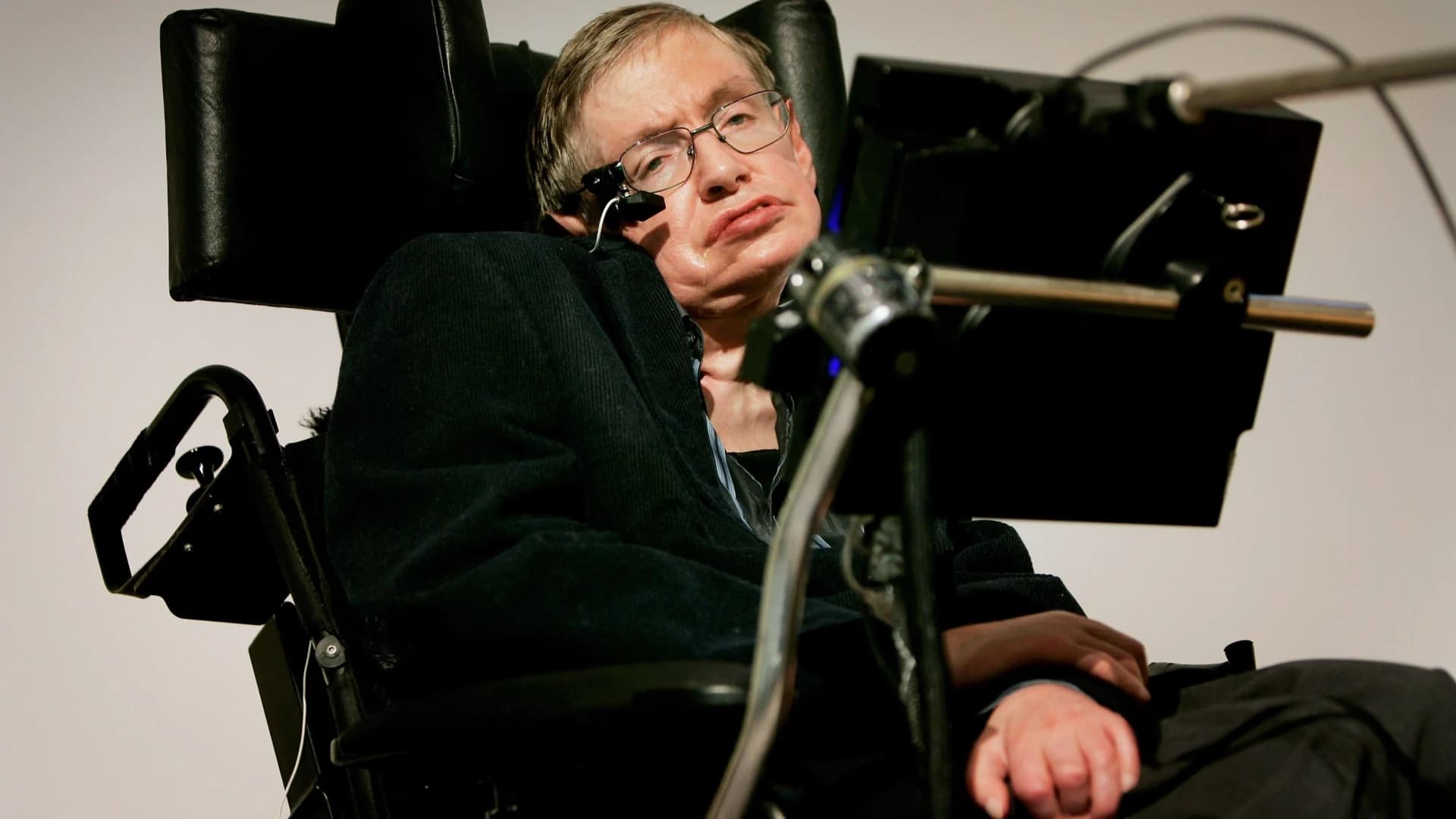 In posthumous message, Stephen Hawking says science under threat