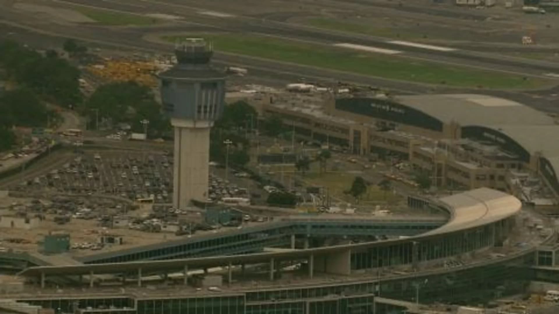 30 hurt when flight to JFK hits 'severe turbulence'