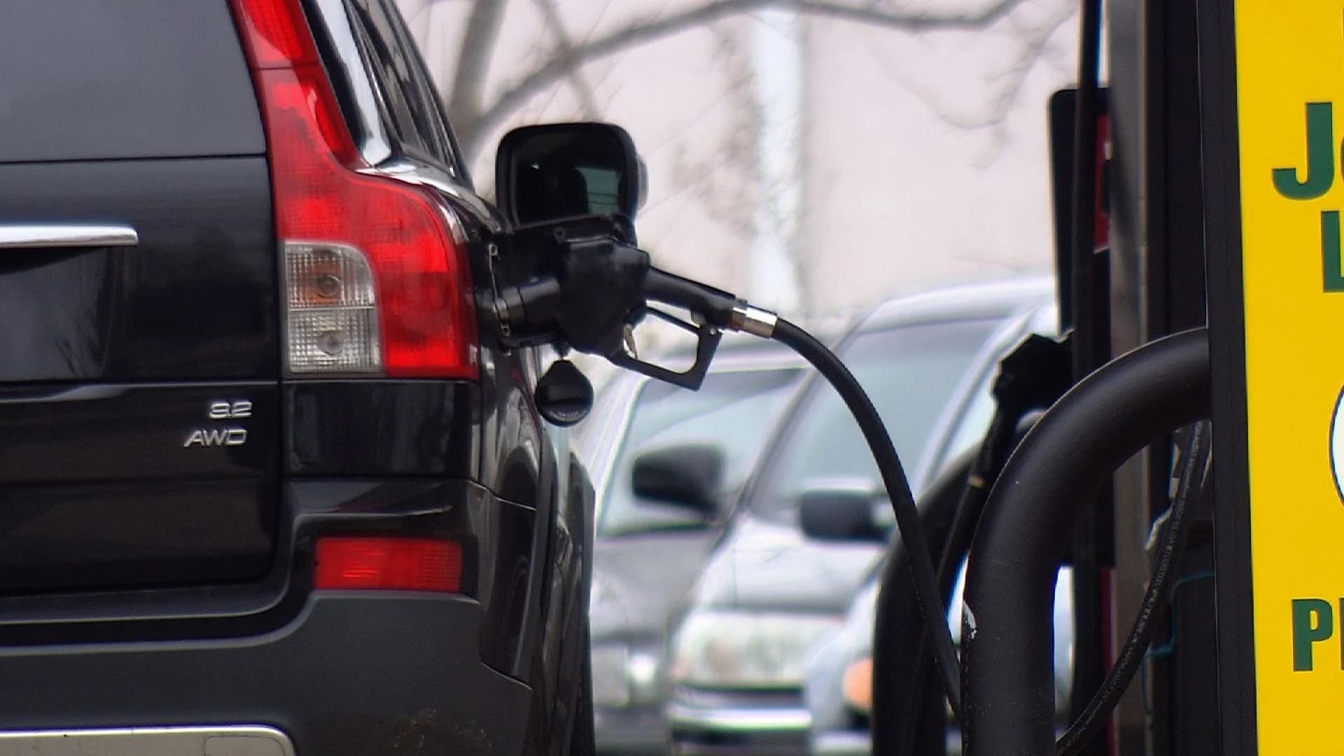 NJ gas prices inch up, AAA sees possible 40-cent rise in summer