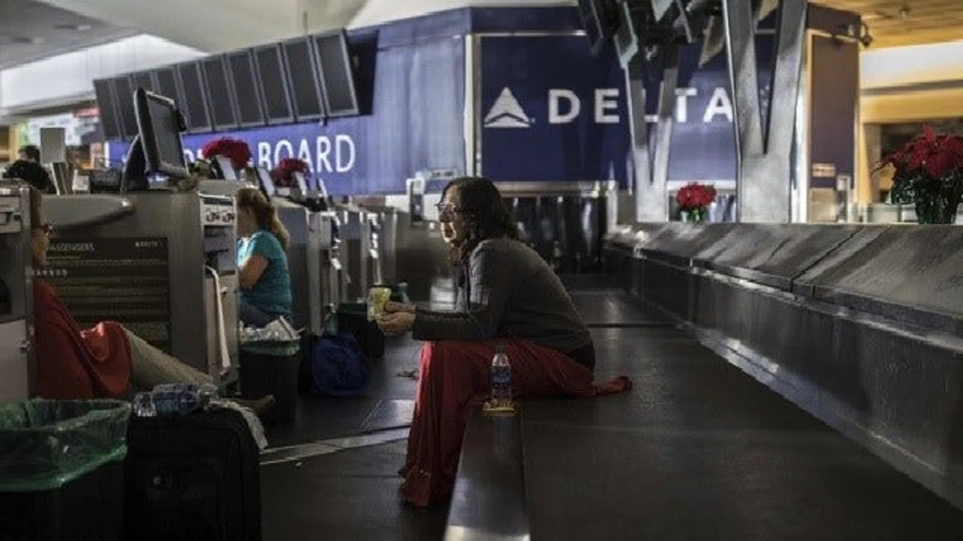 Holiday travel chaos ahead after Atlanta airport outage