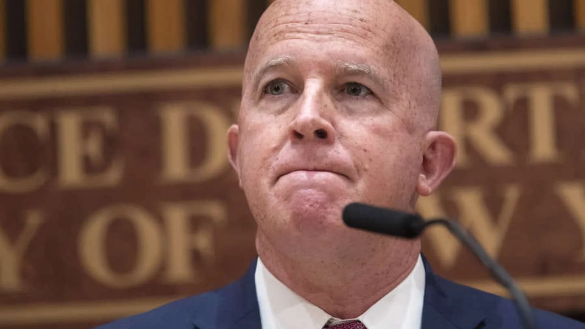 NYPD commissioner resigning; top deputy to take his place