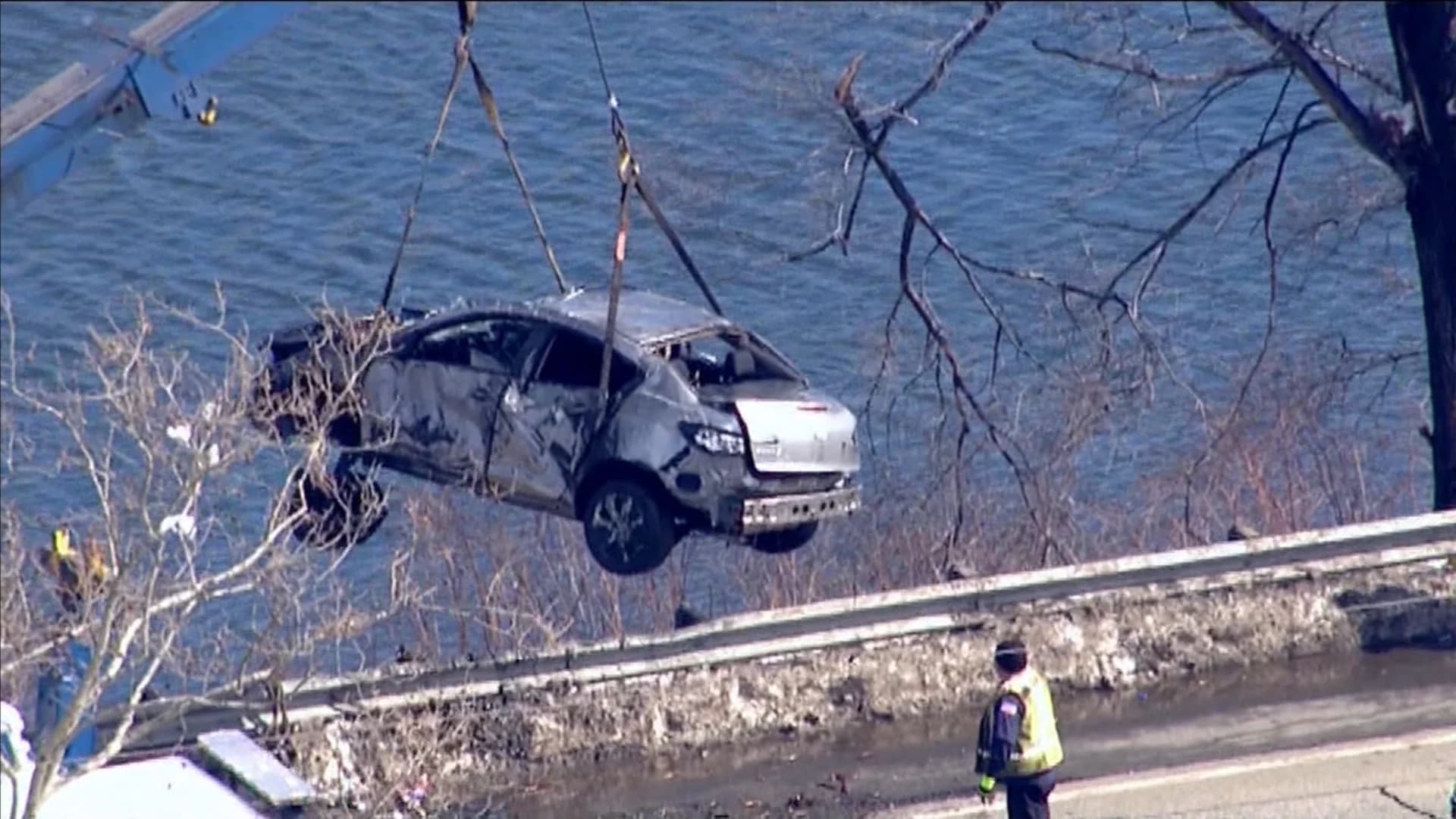 Good Samaritan saves woman whose car plunged into Passaic River