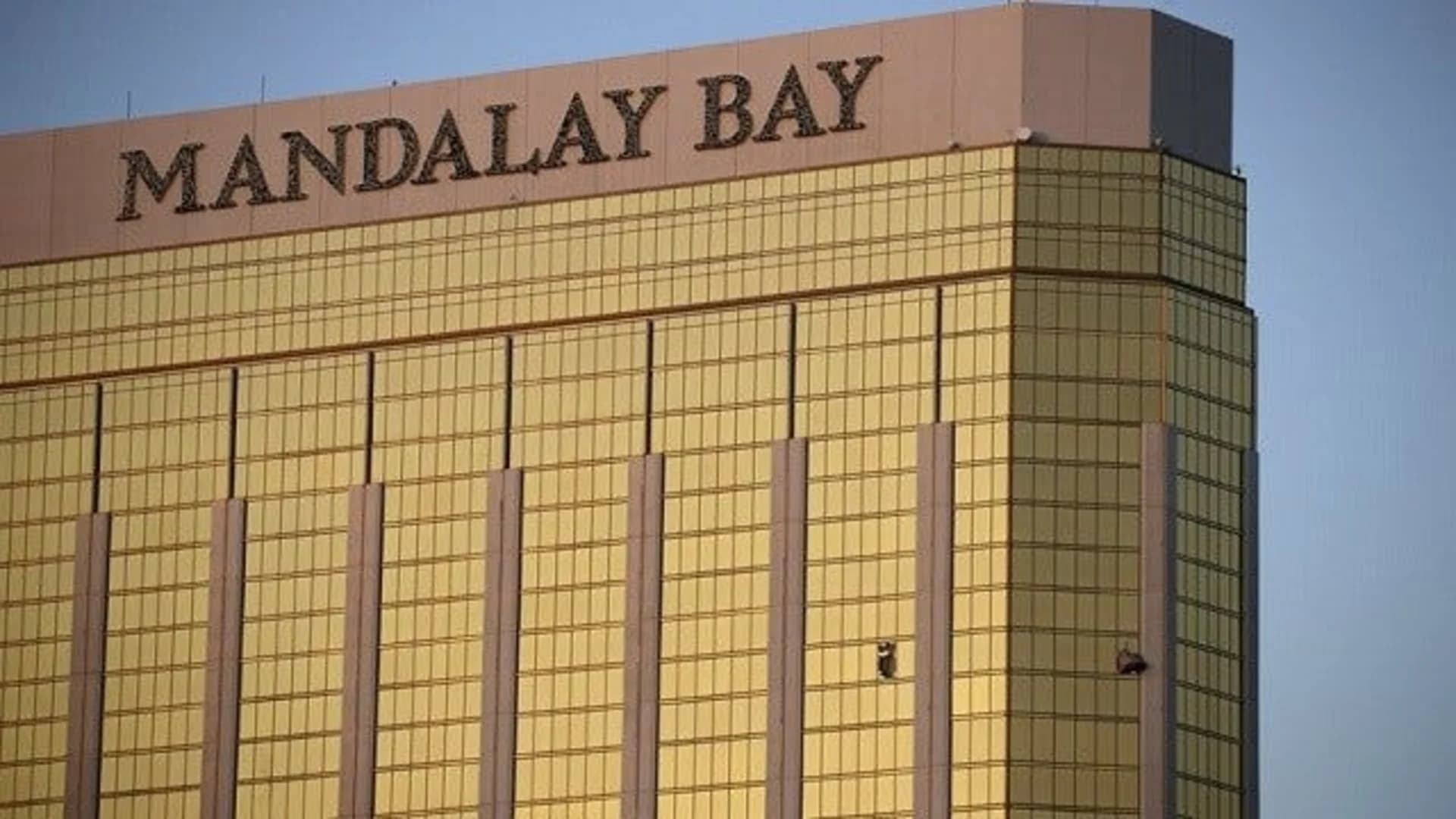 Sheriff again shifts time gunfire started in Vegas massacre