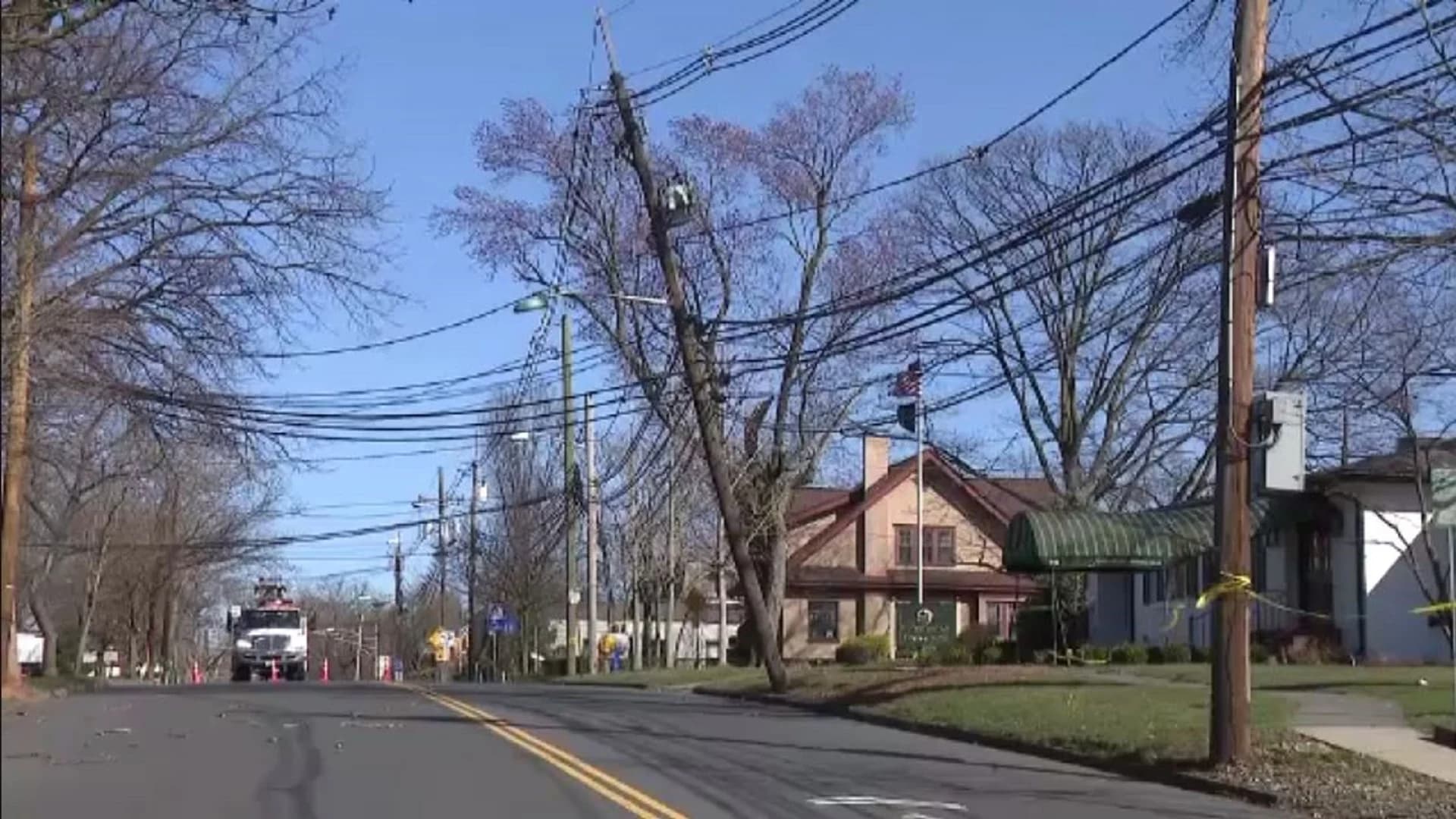Powerful wind gusts knock out power to thousands, cause damage around NJ