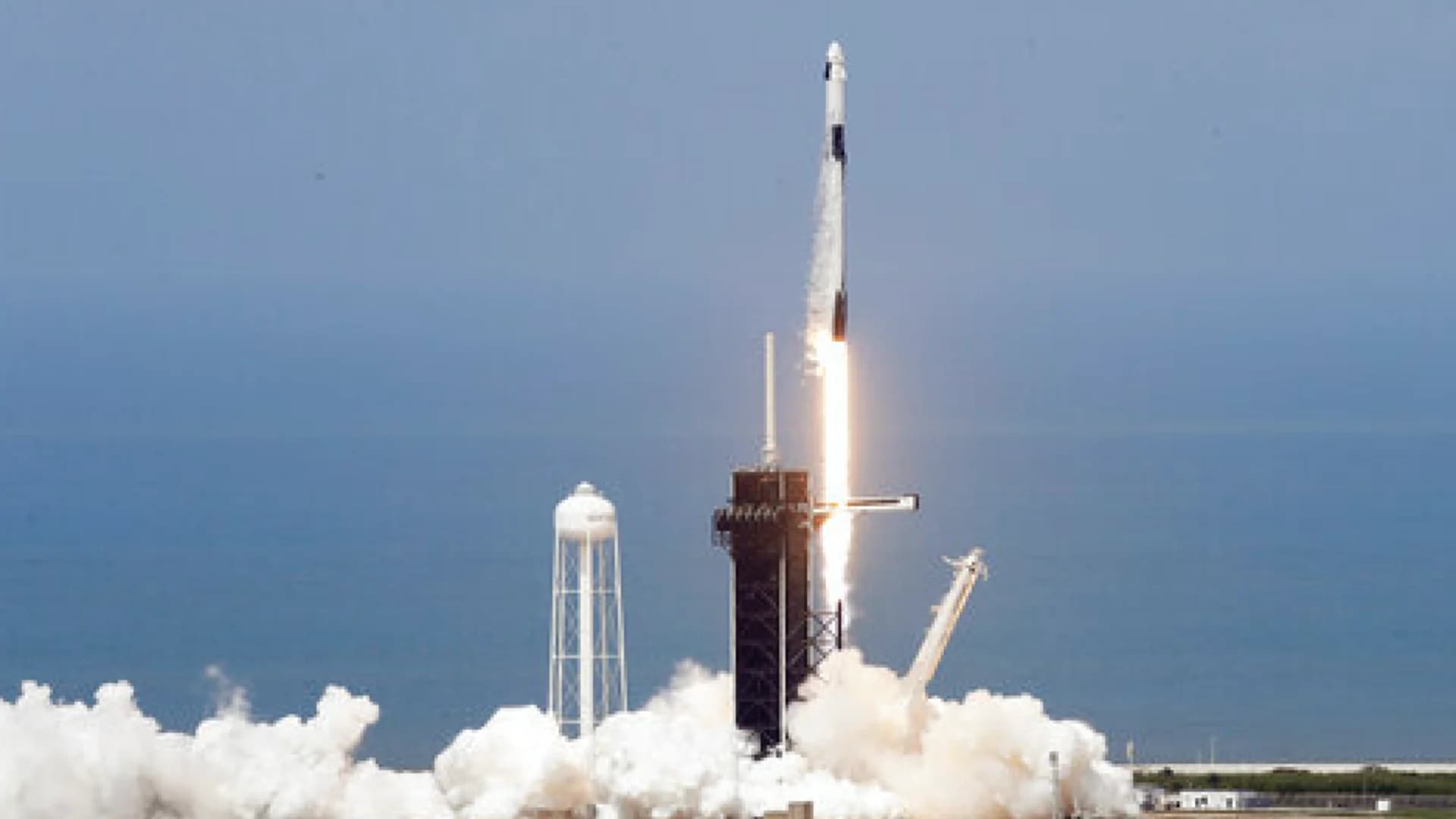 SpaceX rocket ship lifts off with 2 Americans