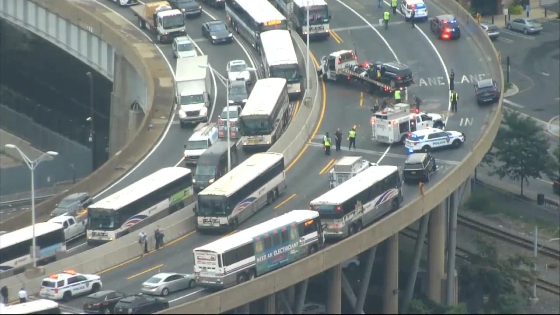 Accident near the Lincoln Tunnel causes morning commute backup