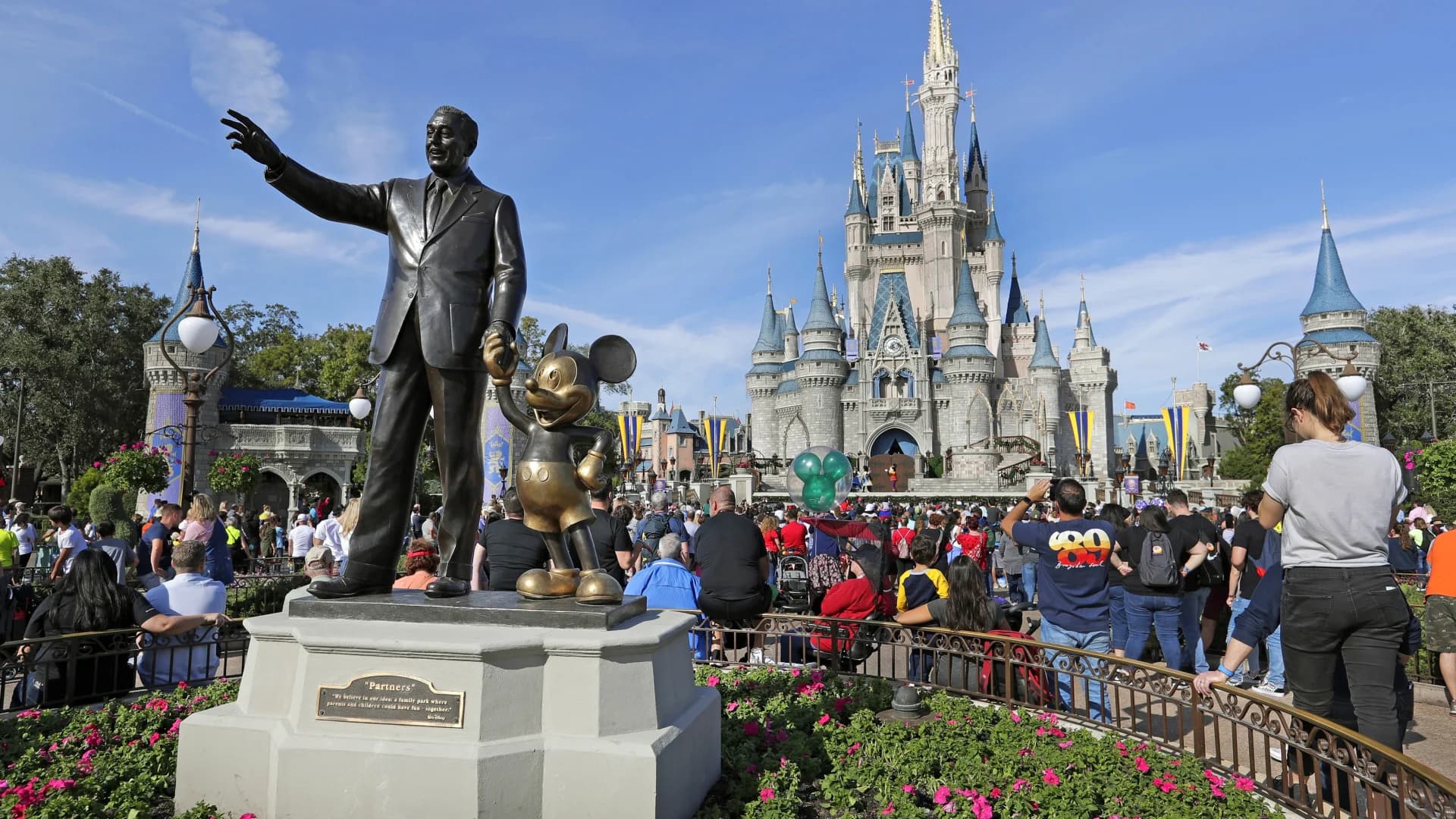 Vaccinated visitors soon can take off masks at Disney World