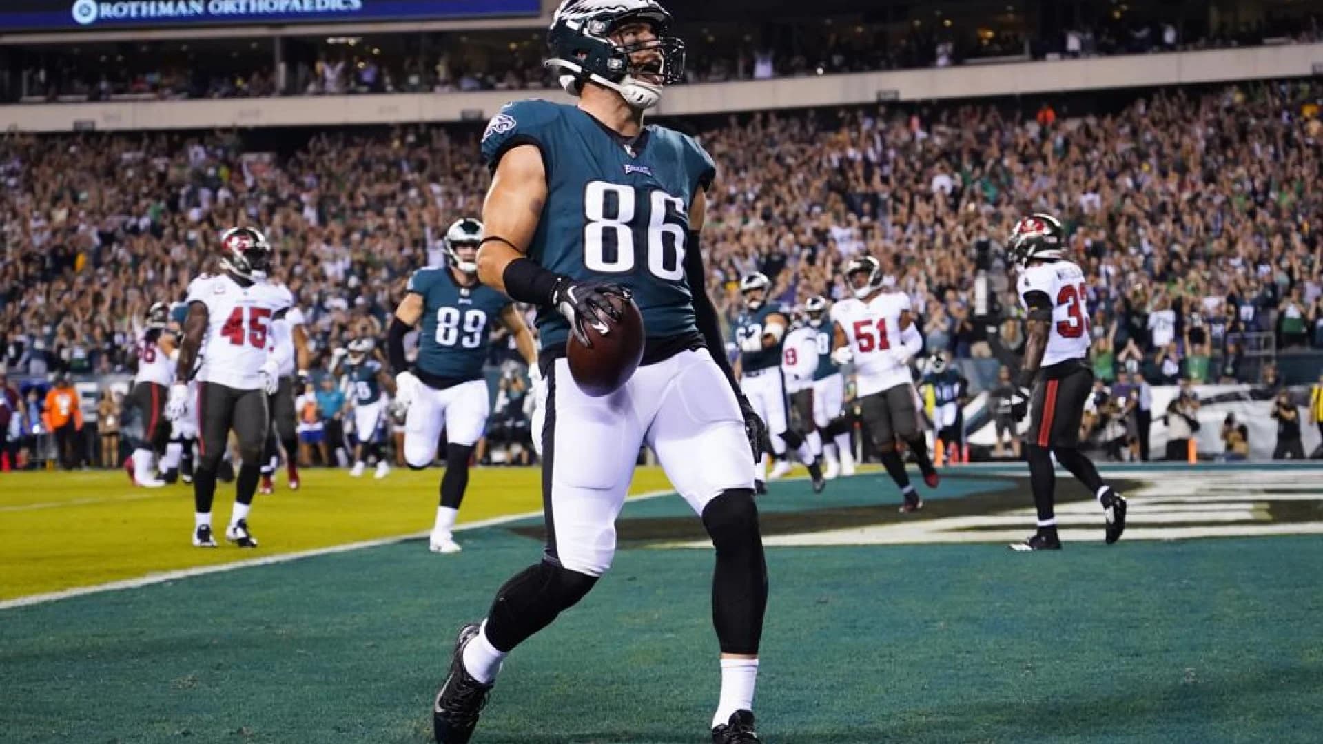 Cardinals acquire TE Ertz in trade with Eagles