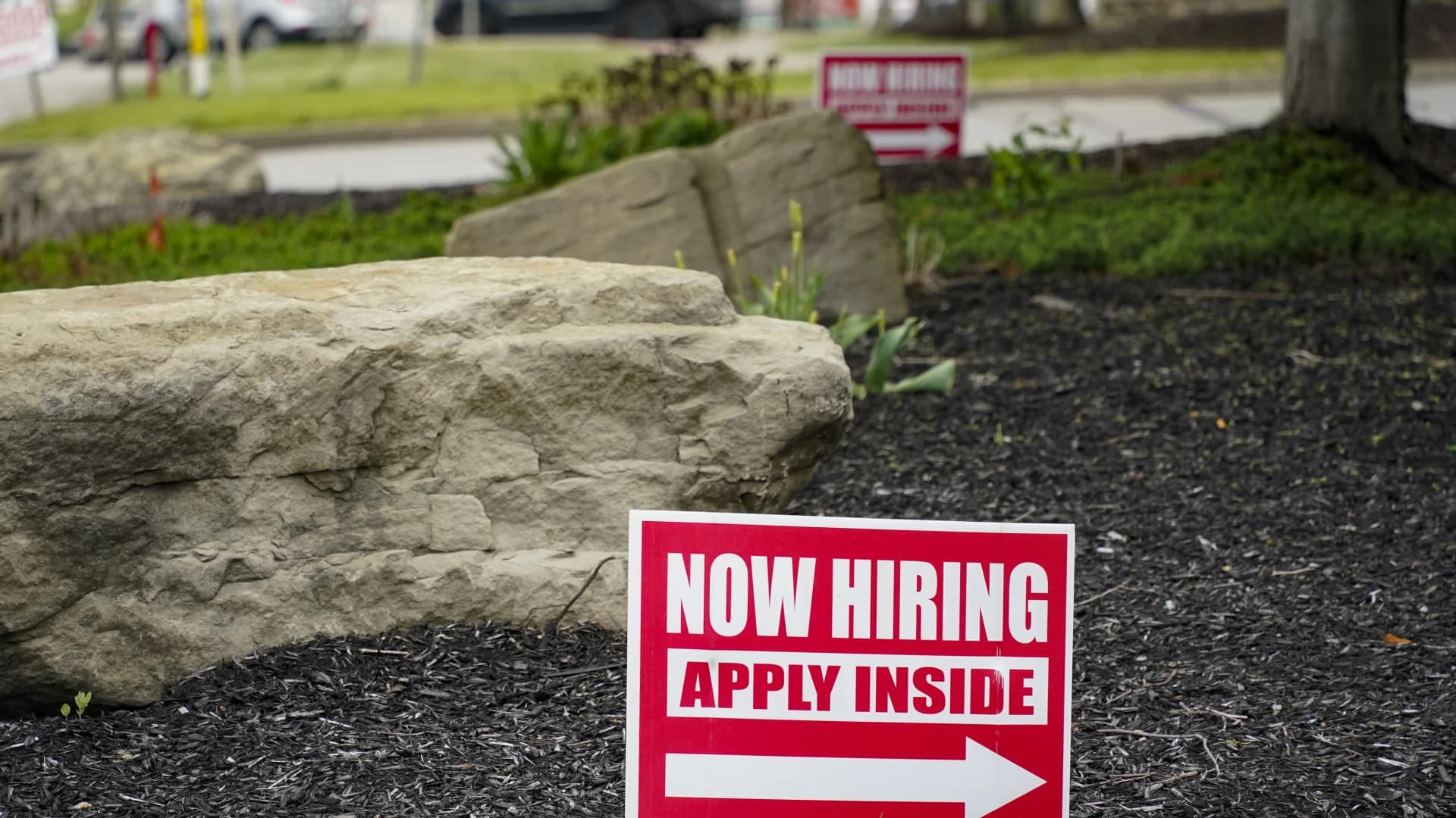US added modest 559,000 jobs in May, a sign of more hiring struggles