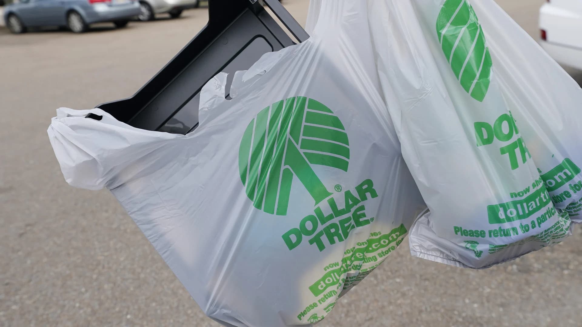 Dollar Tree to close nearly 1,000 stores