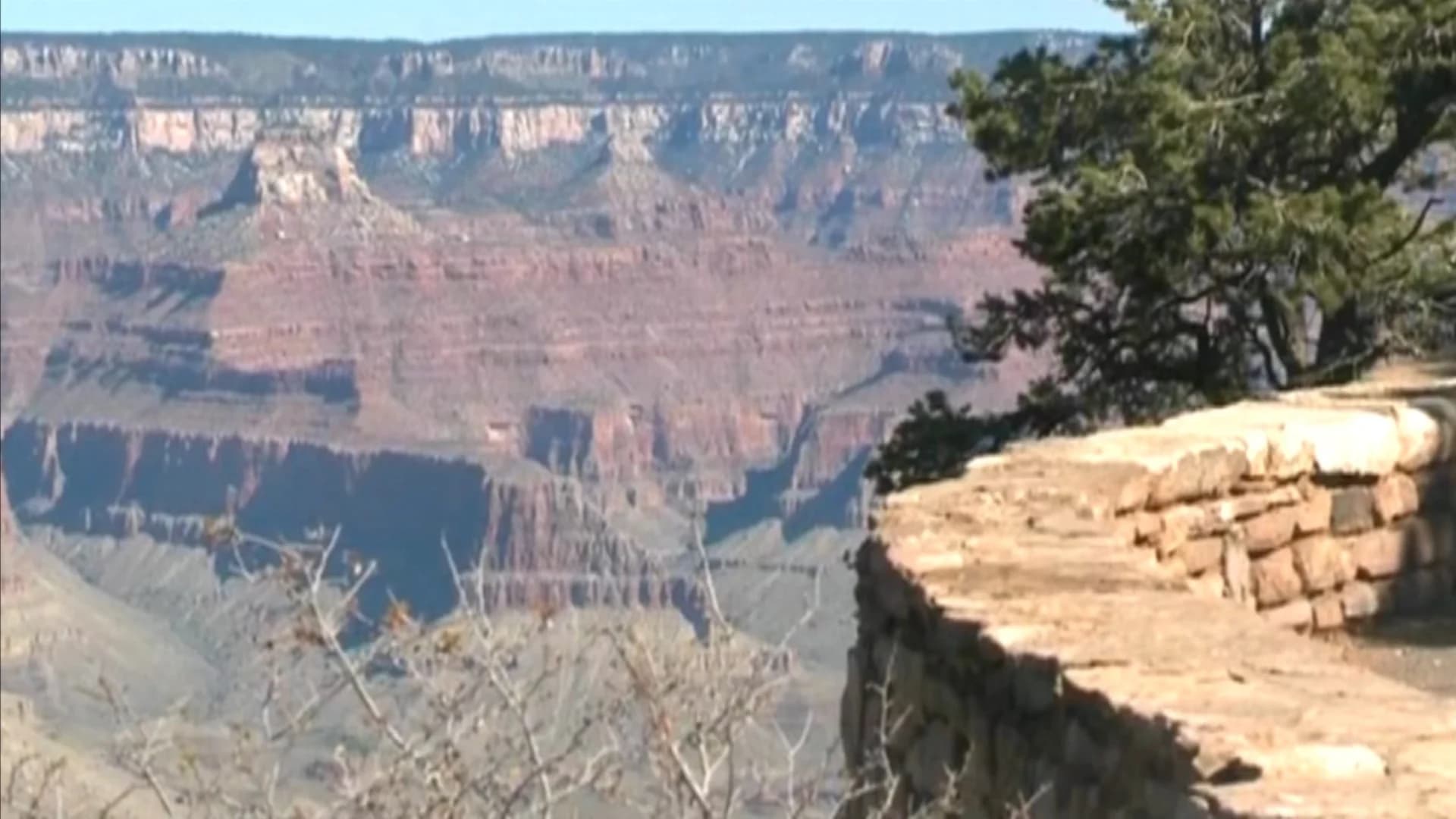 Tourist taking photos at Grand Canyon dies following fall --- 2nd death this week