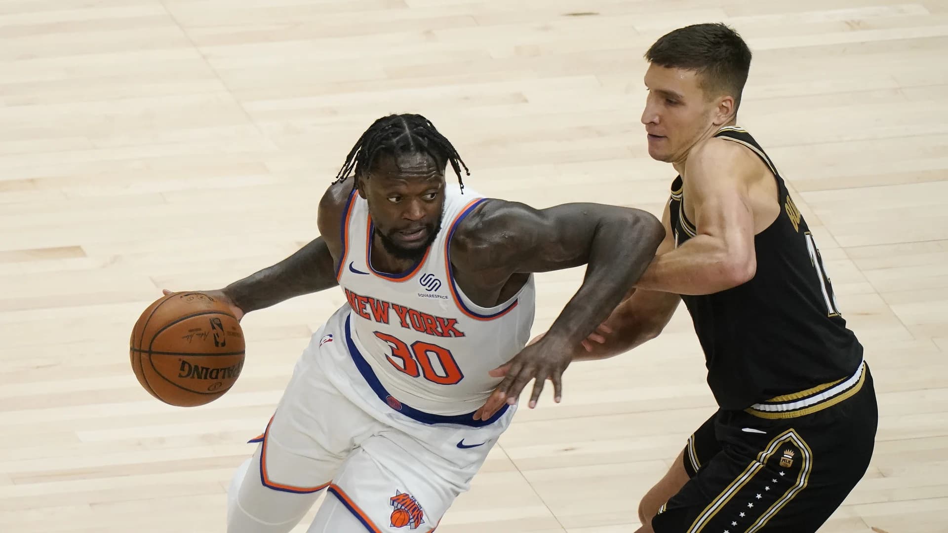 AP source: All-Star Julius Randle agrees to extension with Knicks