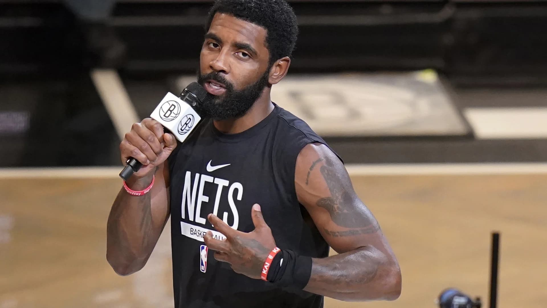 AP source: Suspended Kyrie Irving meets with Adam Silver