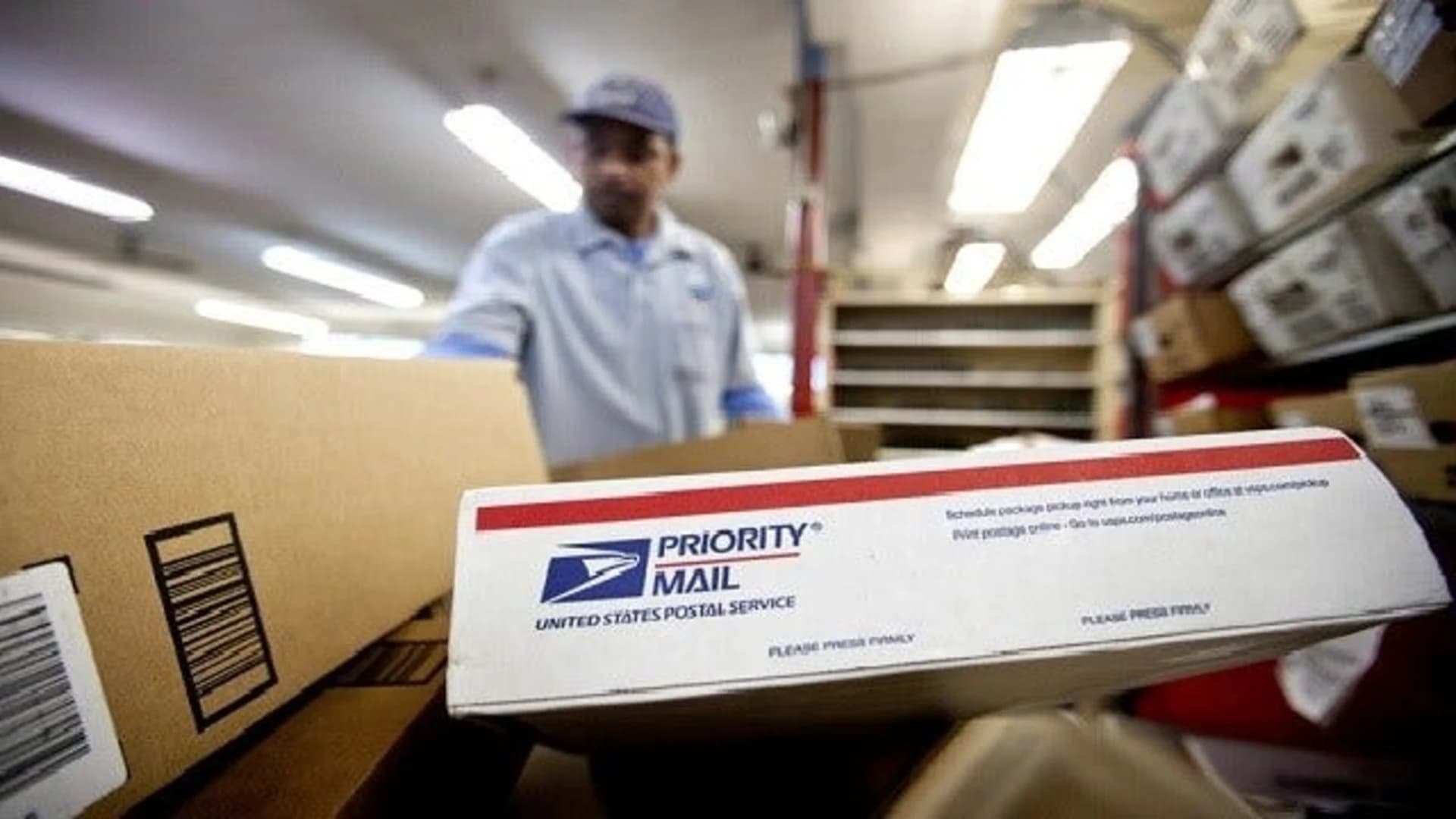 Postal Service eyes next-day Sunday delivery for holidays