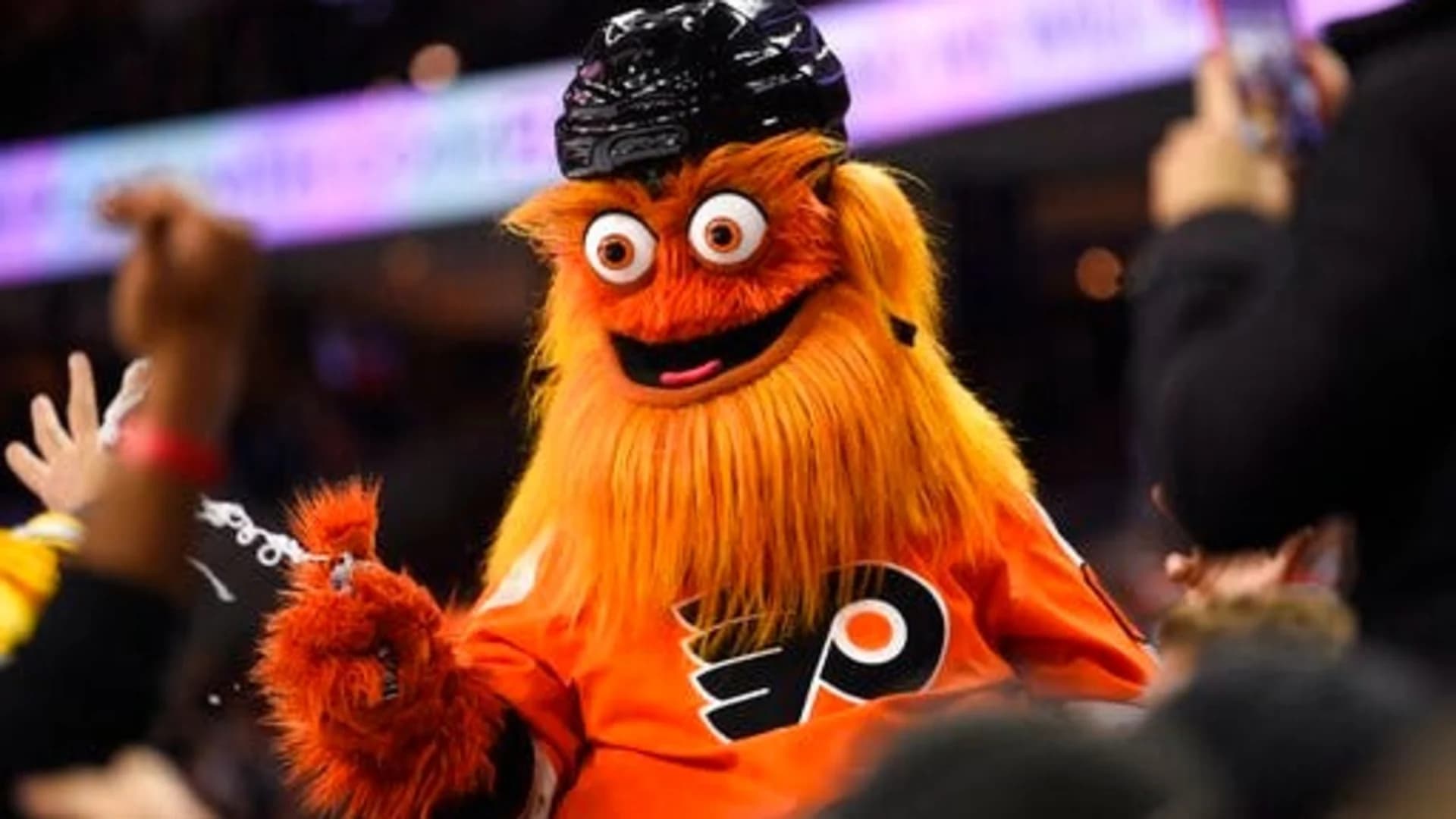 Father alleges popular Flyers mascot Gritty punched his son