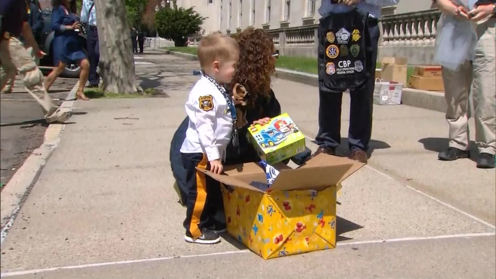 3-year-old boy with Duchenne muscular dystrophy made honorary FBI agent
